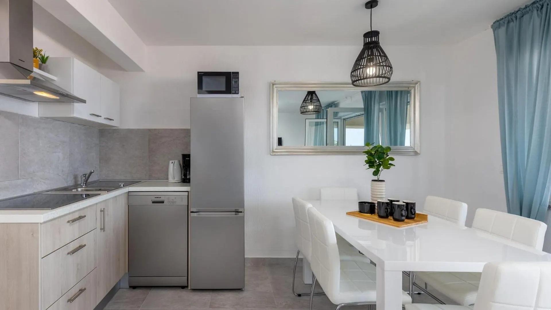 Adorable Home With Balcony And Swimming Pool Crikvenica