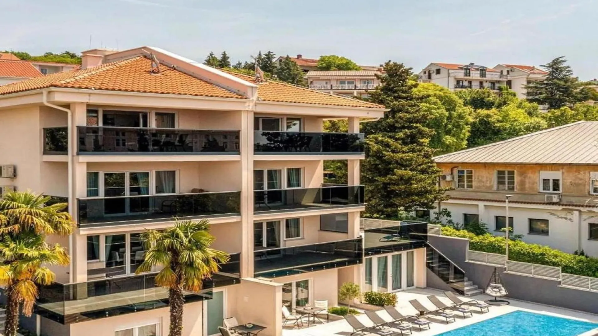 Adorable Home With Balcony And Swimming Pool Crikvenica