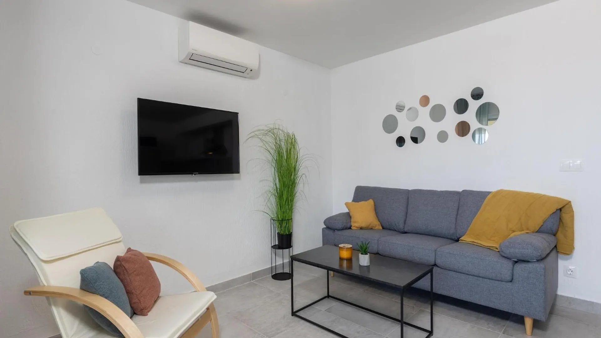 Adorable Home With Balcony And Swimming Pool Crikvenica Apartment