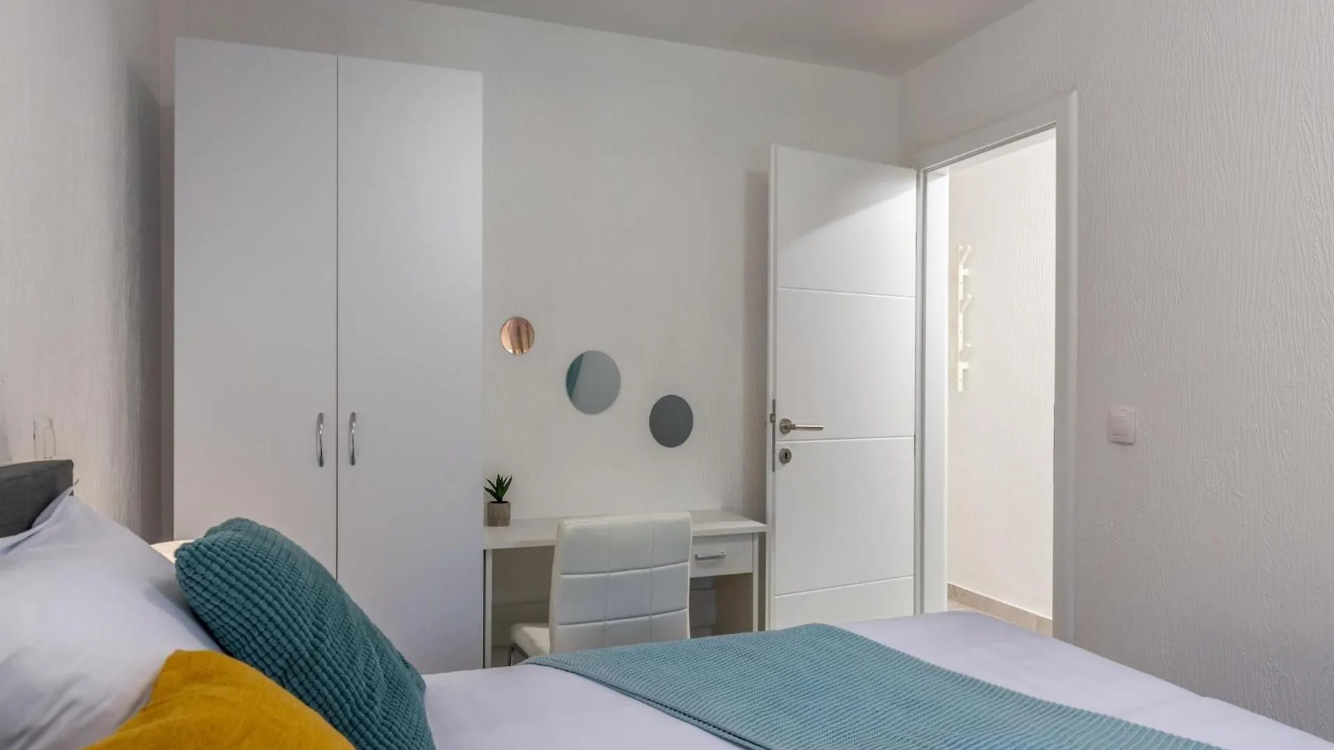 Adorable Home With Balcony And Swimming Pool Crikvenica