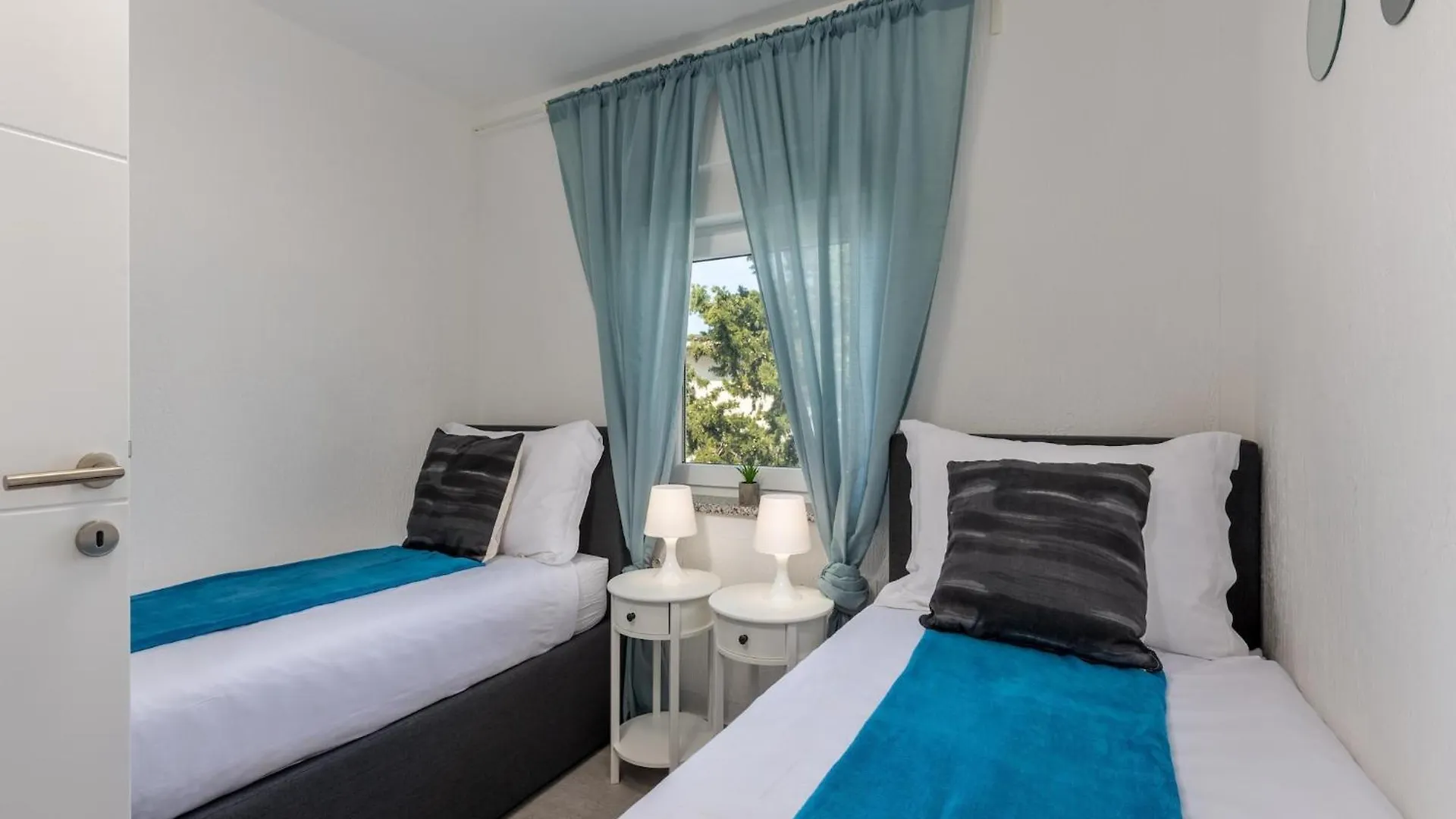 Adorable Home With Balcony And Swimming Pool Crikvenica Apartment