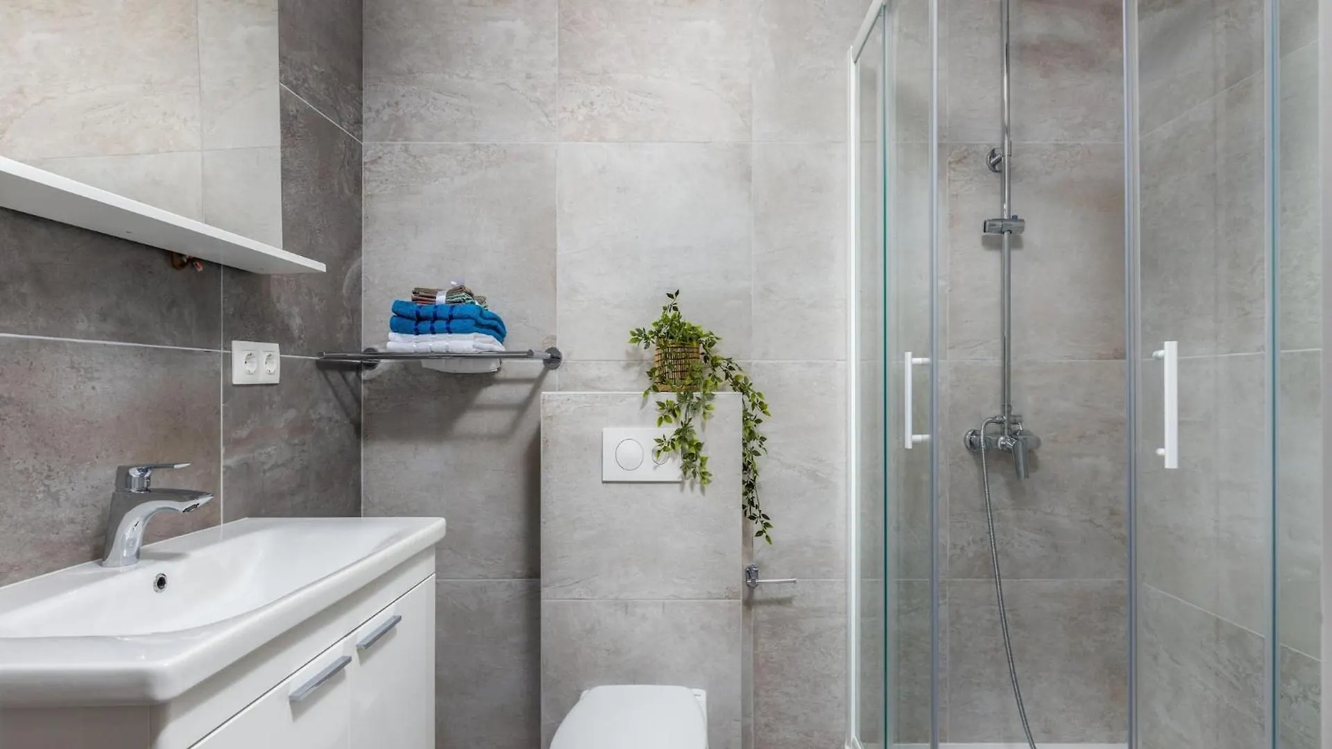 Apartment Adorable Home With Balcony And Swimming Pool Crikvenica